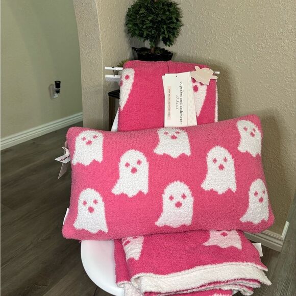 Cupcakes and cashmere halloween pink ghost throw blanket and pillow - Picture 4 of 5